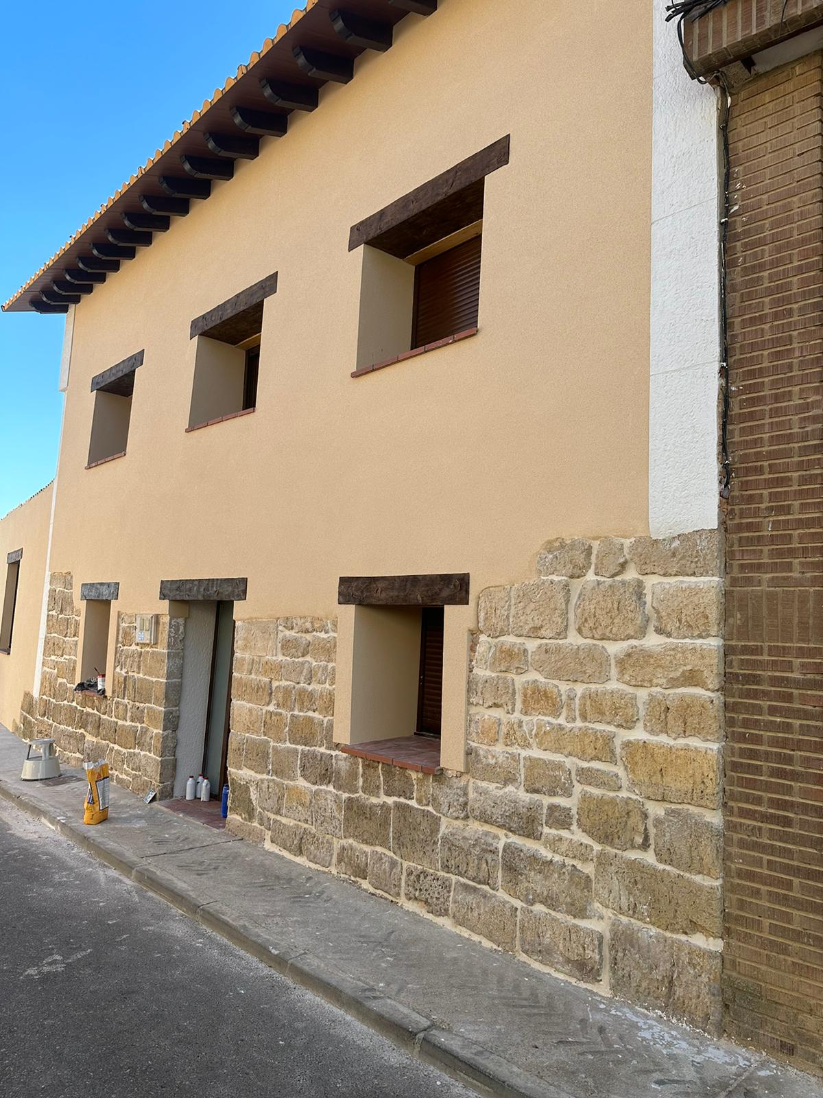 motero para fachadas en palencia